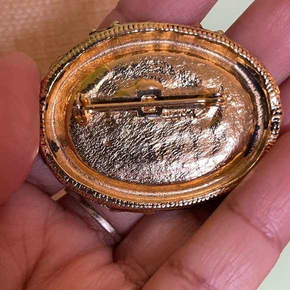 Elegant Rose Quartz Stone Brooch - Picture 5 of 5